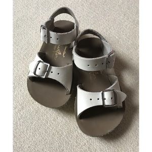 Sun San White Sandals, size 6